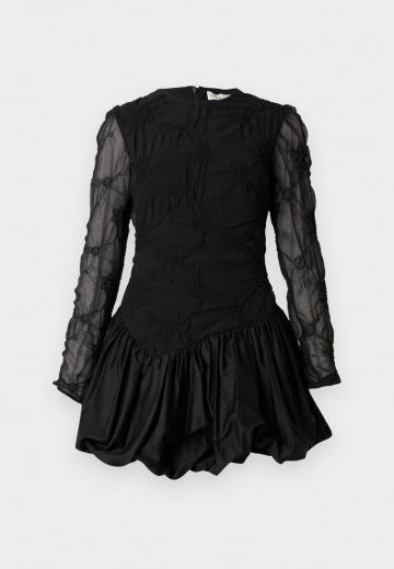 Короткое платье