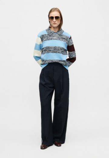 Пуловер в полоску