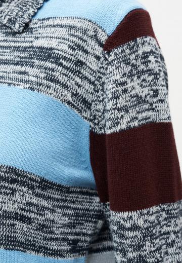 Пуловер в полоску