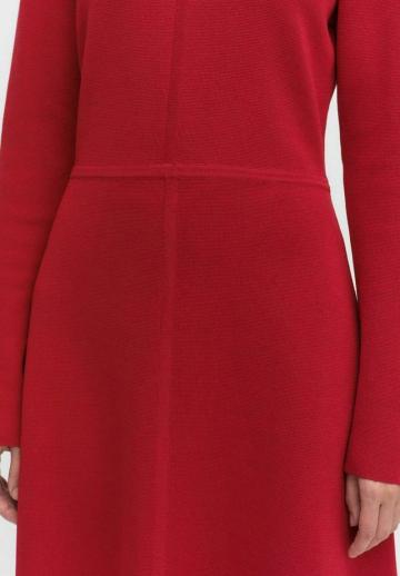 Вязаное платье