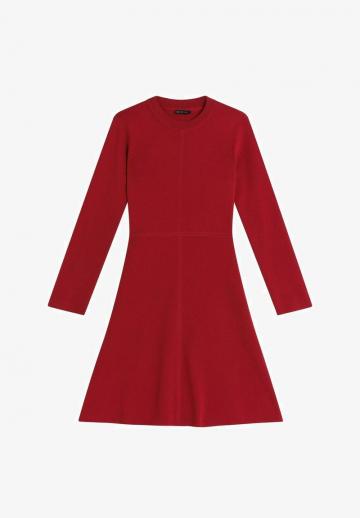 Вязаное платье