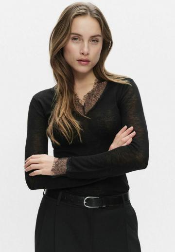 Пуловер с вырезом V