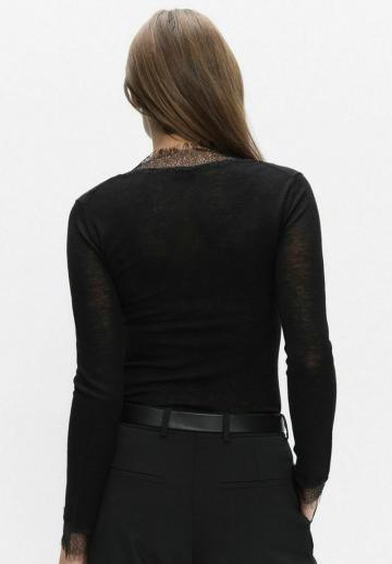 Пуловер с вырезом V