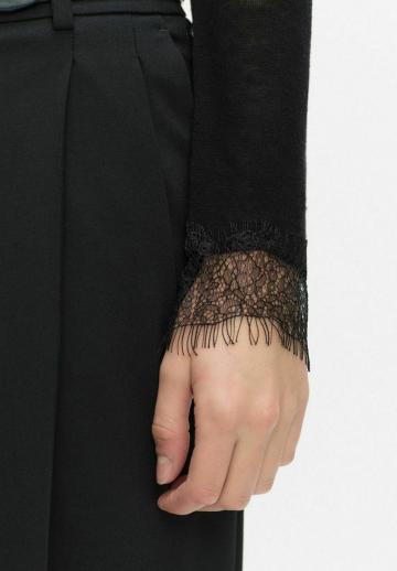 Пуловер с вырезом V