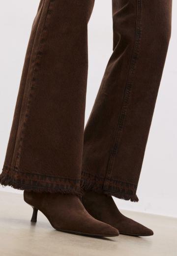 Прямые джинсы