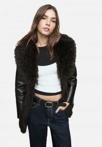 Короткое пальто