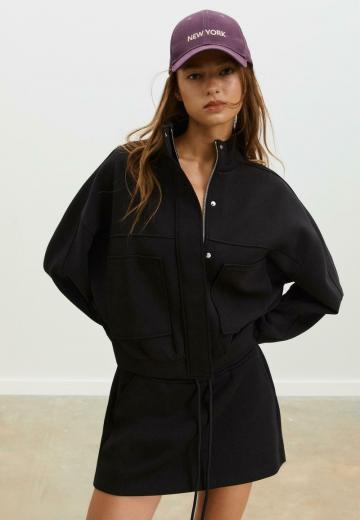 Куртка с накладнымит карманами