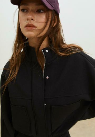 Куртка с накладнымит карманами