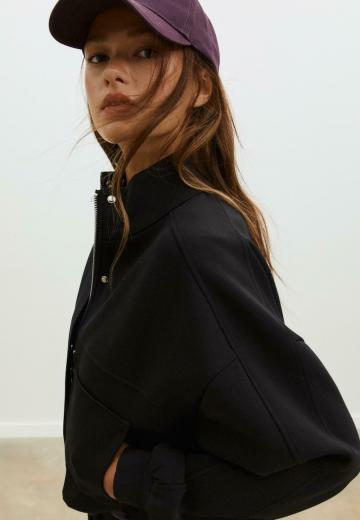 Куртка с накладнымит карманами