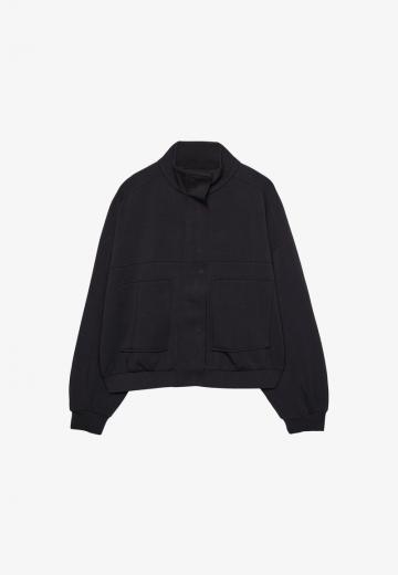 Куртка с накладнымит карманами