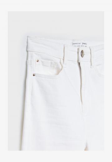 Короткие джинсы