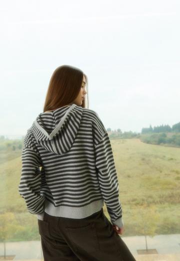 Пуловер с капюшоном