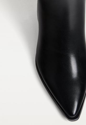 Высокие сапоги