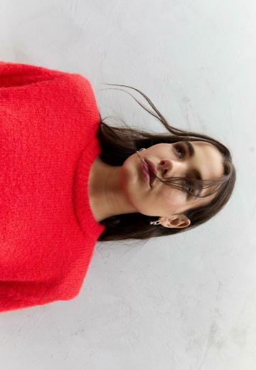 Пуловер в полоску