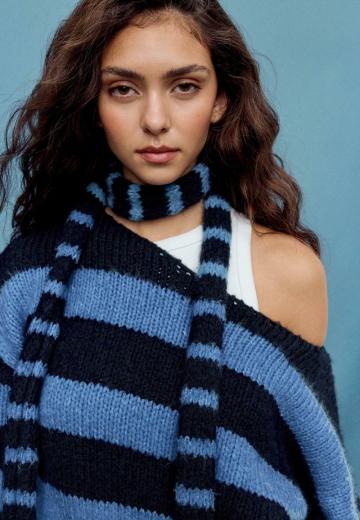 Пуловер в полоску