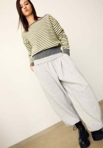 Пуловер в полоску