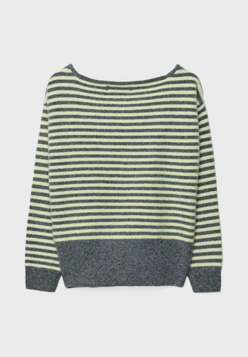 Пуловер в полоску