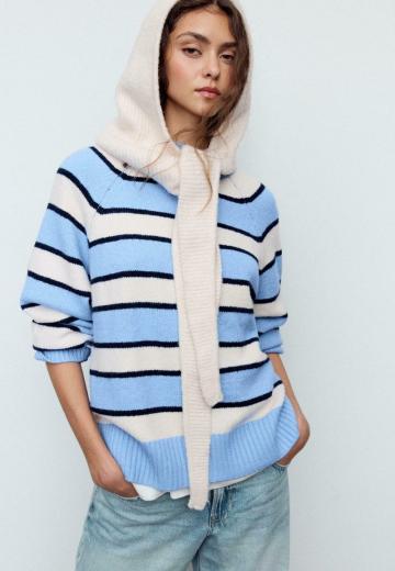Пуловер в полоску