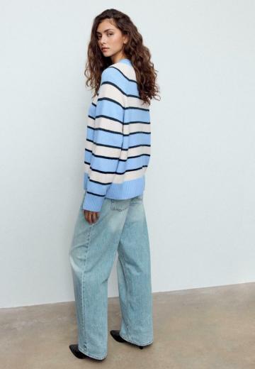 Пуловер в полоску