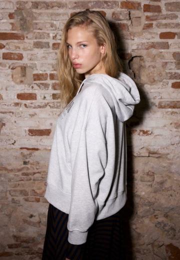 Пуловер с капюшоном