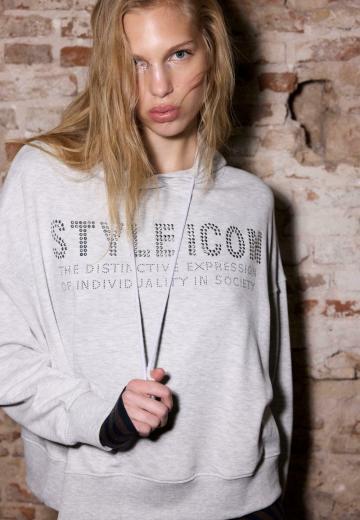 Пуловер с капюшоном