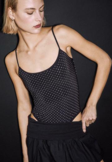 Топ на бретельках