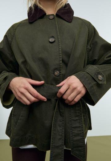 Куртка с накладнымит карманами