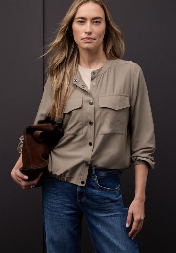 Куртка с накладнымит карманами