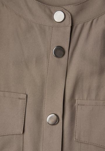 Куртка с накладнымит карманами