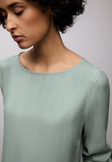 Атласная блузка