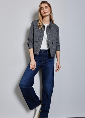 Блейзер с накладными карманами