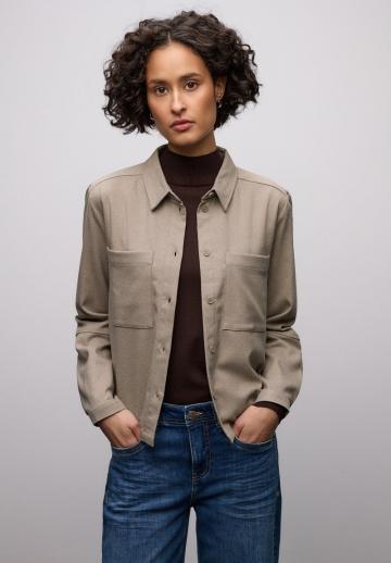 Куртка с накладнымит карманами