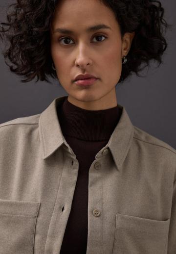 Куртка с накладнымит карманами