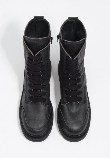 Ботинки на шнуровке