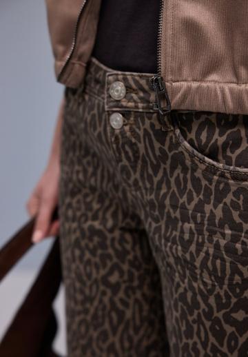 Короткие джинсы