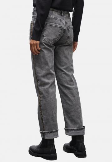 Прямые джинсы