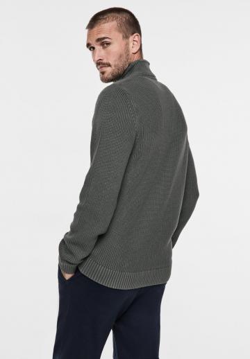 Вязаная кофта