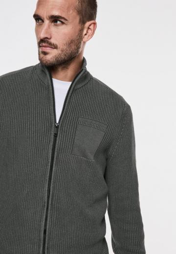 Вязаная кофта