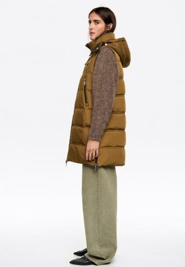 Длинный жилет