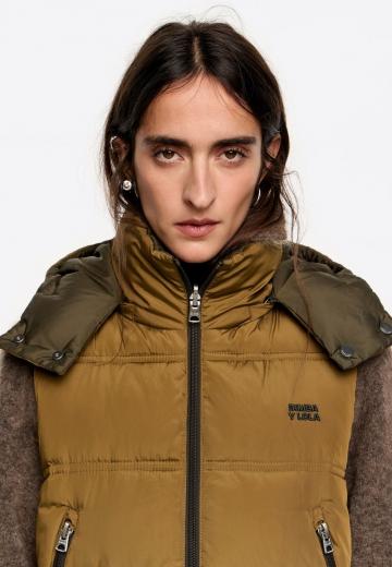 Длинный жилет