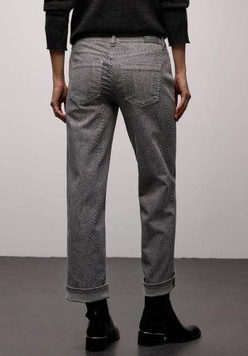 Короткие джинсы