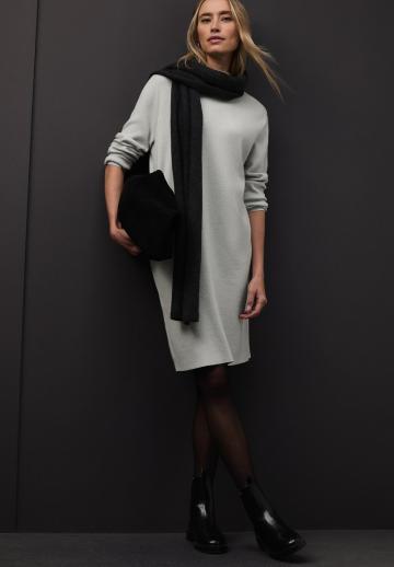 Вязаное платье