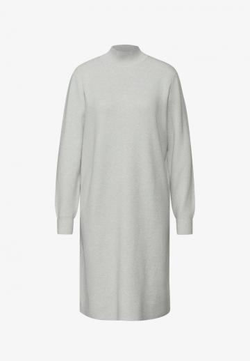 Вязаное платье