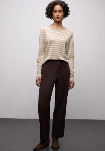 Пуловер в полоску