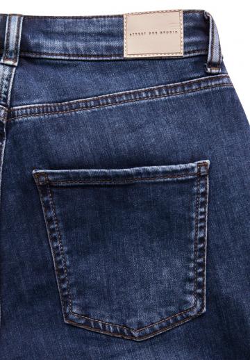 Узкие джинсы