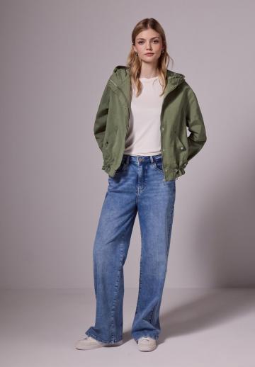 Куртка с накладнымит карманами