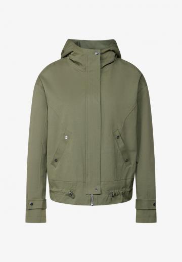 Куртка с накладнымит карманами