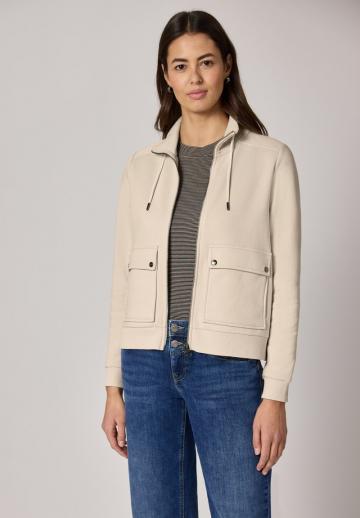 Куртка с накладнымит карманами