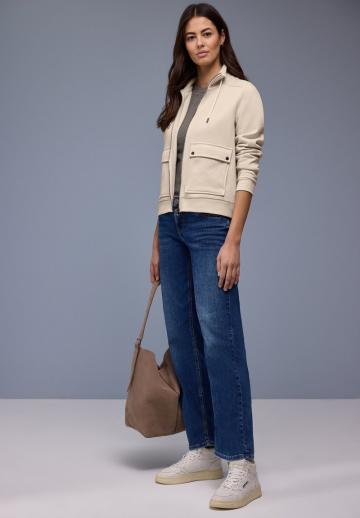 Куртка с накладнымит карманами