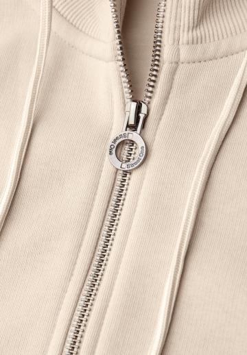 Куртка с накладнымит карманами